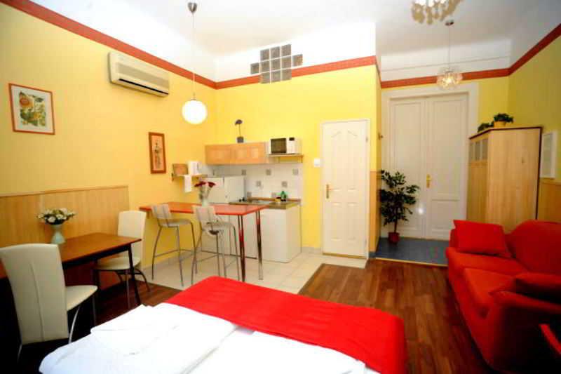 Club Apartments & Rooms Budapest Extérieur photo